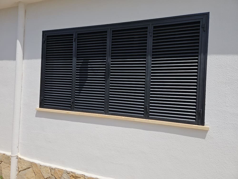 empresa de lacados en Mallorca especializada en persianas mallorquinas