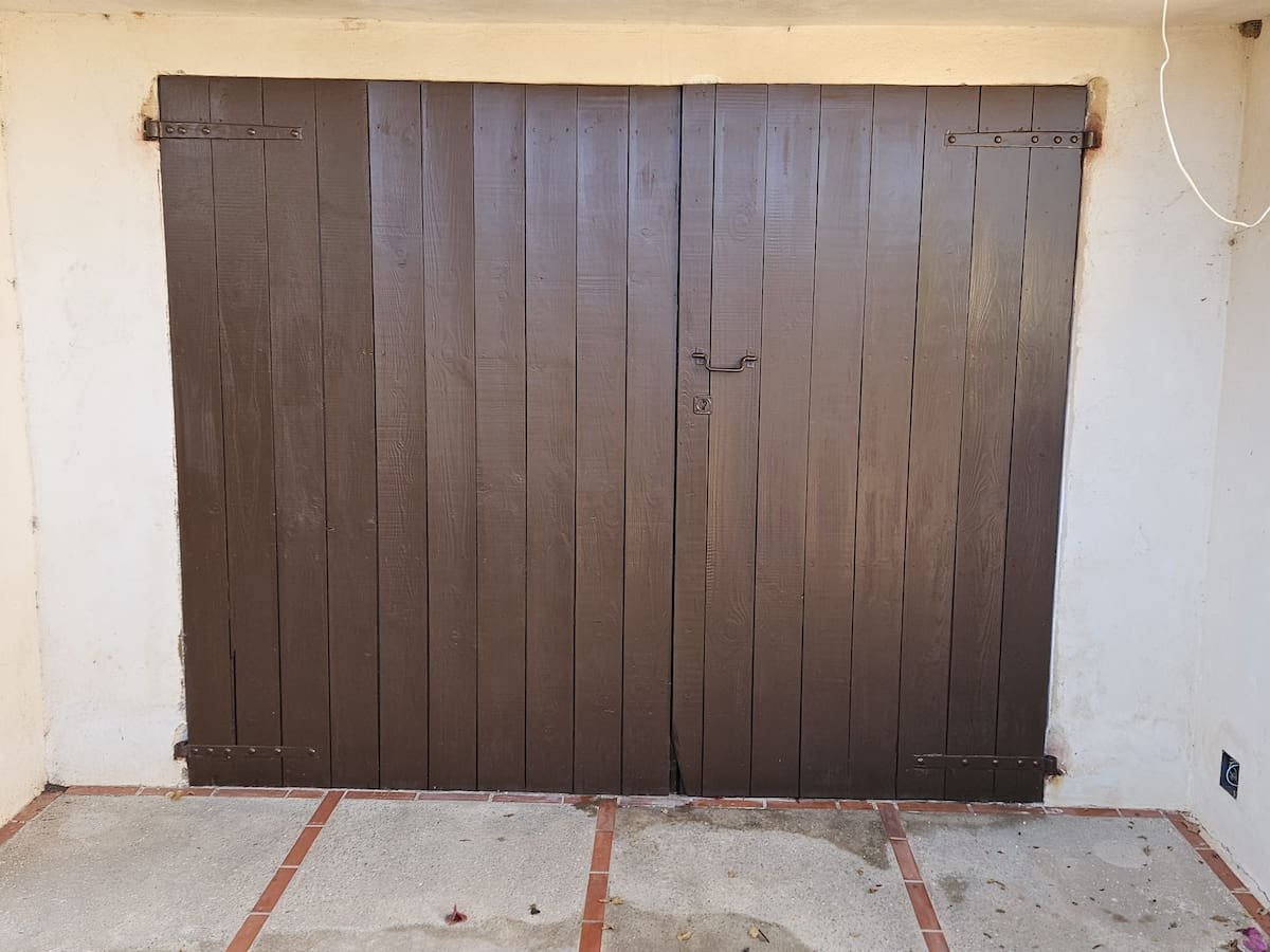 Lacado profesional de puertas en Mallorca por JC Pinturas